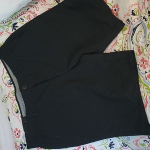 Under Armour black men's golf / dress shorts - size 38 NEW WITH TAGS